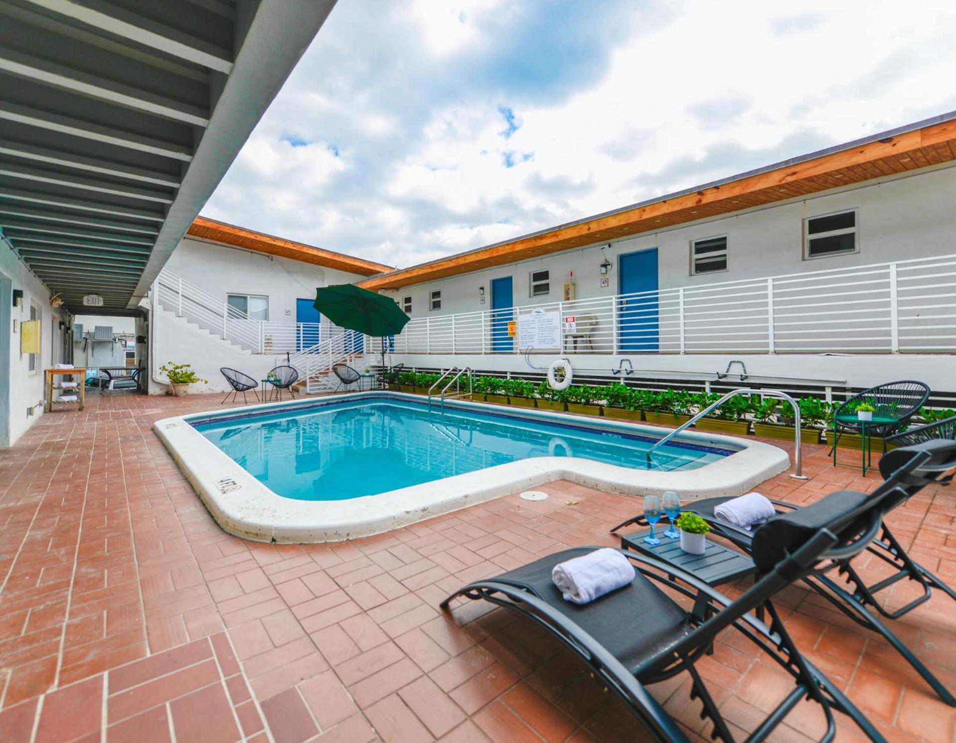 Spacious Oceanfront Studio With Pool Access - M27 ハリウッド エクステリア 写真